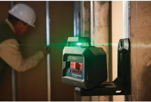 Vista 3 de Bosch GLL50-40G - Láser de línea cruzada autonivelante de haz verde de 360 grados, incluye 4 pilas AA, soporte en L, clip para techo y estuche