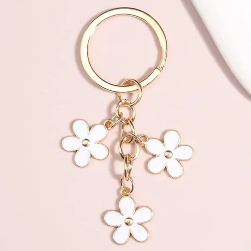 Vista 2 de Fuqimanman2020 Llavero con dijes de flores, esmaltado, bonito llavero de margarita para mujeres y niñas, regalos para bolsos, accesorios