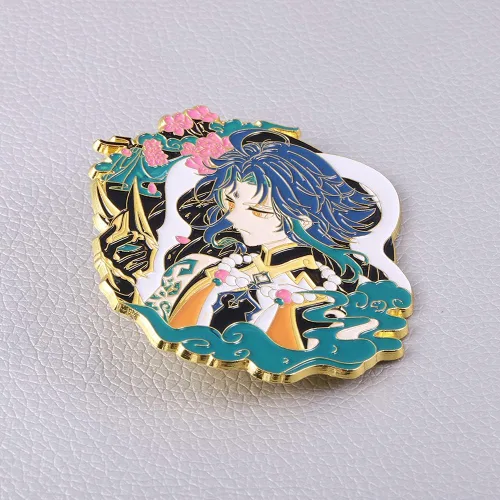 Vista 5 de Genshin Impact Hutao Broche Broche esmaltado de personajes Hutao Cosplay Broche de solapa Regalo para fanáticos, mujeres y niñas, Metal, Sin gemas.