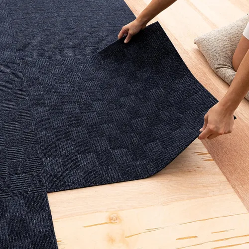 Vista 19 de Mohawk Home Baldosa de alfombra de 24" x 24" para interiores/exteriores, altura de pelo de 0.25", despegar y pegar, poliéster negro, (15 baldosas)