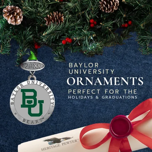 Vista 2 de Baylor University Class of 2025 Adorno para árbol de Navidad esculpido a mano Incrustación de metal intrincadamente hecha de Alma Mater de peltre