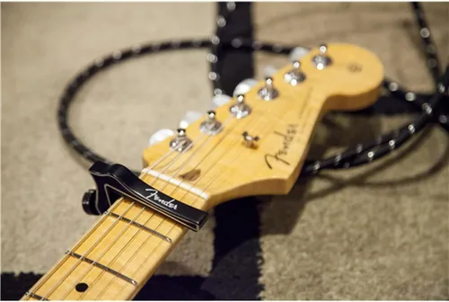 Vista 2 de Fender Dragon Capo, Accesorios de Guitarra, Negro