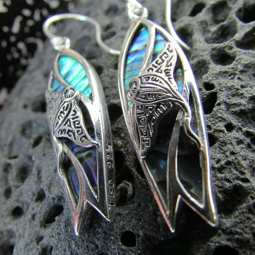 Vista 2 de Surfboard Manta Ray Earrings. Abalone Paua Shell. Sterling Silver.