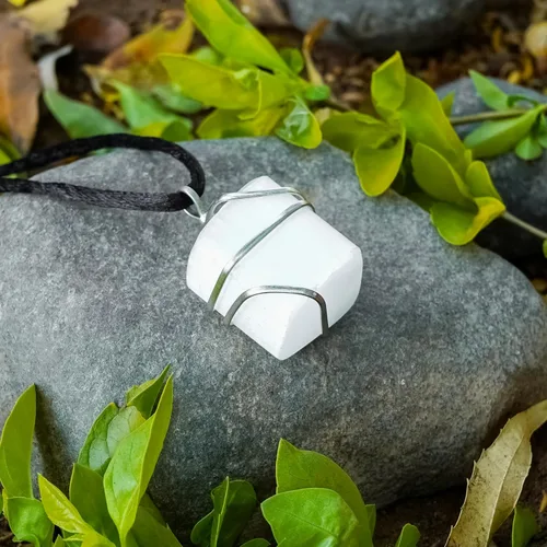 Vista 2 de Colección de collares curativos de cristal natural - Colgantes de piedra genuina para yoga, meditación y vida consciente, Mediana, Acero inoxidable
