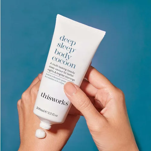 Vista 5 de THISWORKS Deep Sleep Body Cocoon – Loción corporal hidratante con lavanda, manzanilla y vetivert – Hidratante relajante nocturno para piel seca