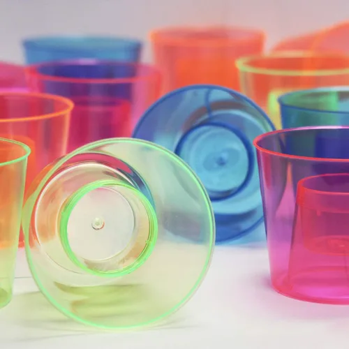 Vista 4 de Party Essentials Vasos bombarderos de plástico duro de 4 onzas, neón surtidos, 12