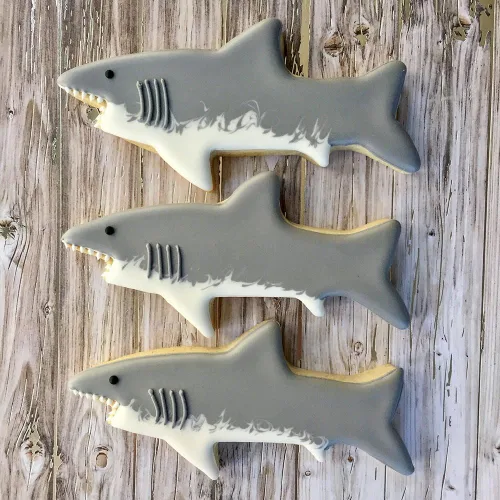 Vista 6 de Ann Clark Shark Juego de 2 cortadores de galletas: tiburón, aleta fabricada en Estados Unidos Includes: Shark & Shark Fin, Perfect Size &