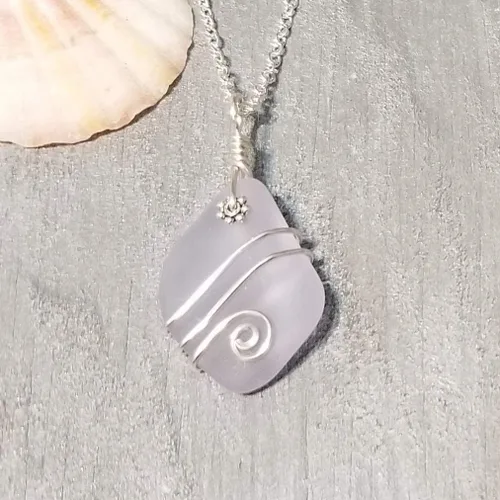 Vista 5 de Yinahawaii Handmade Sea Glass Necklace, Hawaiian Jewelry for Women, Wire "Magical Color Changing" Purple Necklace, Sea Glass Jewelry For Women