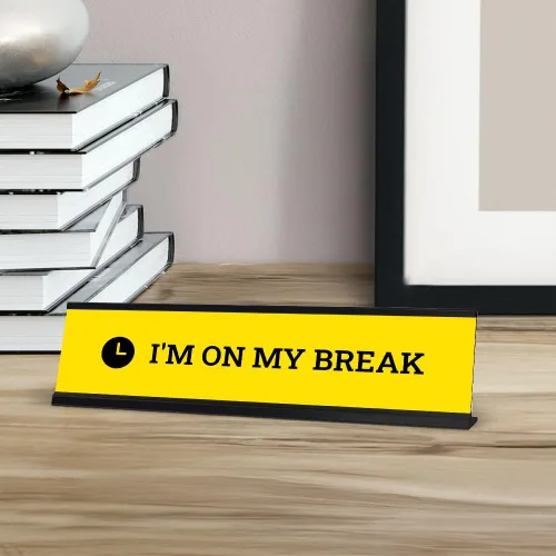 Vista 5 de Letrero de escritorio con texto en inglés "I'm On My Break", amarillo (2 x 8 pulgadas)