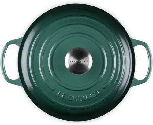 Vista 2 de Le Creuset Horno holandés redondo Signature de hierro fundido esmaltado, 4.5 cuartos de galón., Artichaut