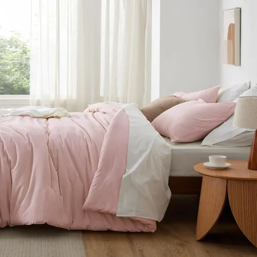 Vista 7 de Bedsure Juego de edredón de tamaño matrimonial, tela de algodón con relleno interior de microfibra, juego de cama suave PureWoven rosa claro