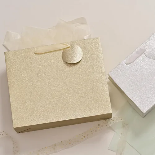 Vista 8 de PAPER FAIR 12 piezas surtidas de bolsas de regalo metálicas doradas plateadas con purpurina a granel con etiqueta, tamaño L 12.5' M 9