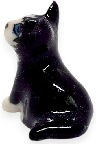 Vista 7 de WitnyStore Figura pequeña de esmoquin blanco y negro de pelo corto de gato sentado y mirar hacia arriba, miniatura hecha a mano, gatos de cerámica