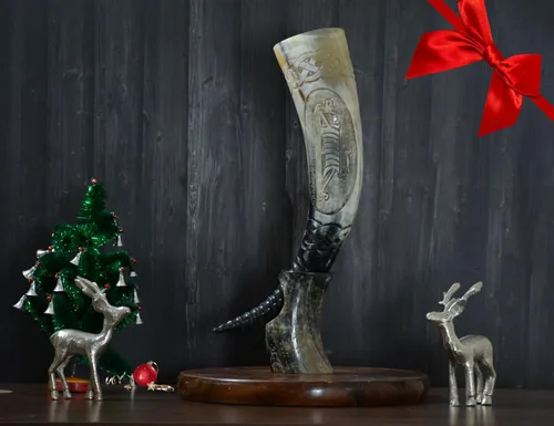 Vista 2 de Cuerno vikingo con soporte Abuey natural grabado a mano grande Seguro para alimentos Regalos vikingos nórdicos únicos para hombres y mujeres