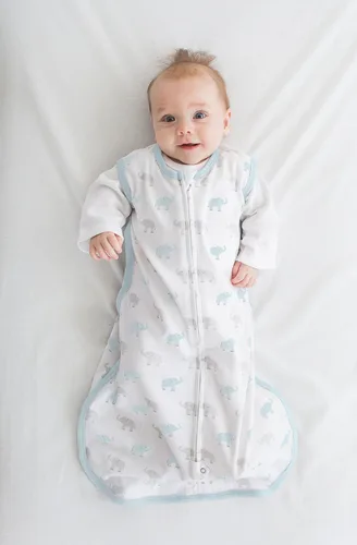 Vista 2 de Amazing Baby Saco de dormir de algodón, manta portátil con cremallera de 2 vías, azul pastel + elefantes pequeños grises, pequeño (0-6 meses)