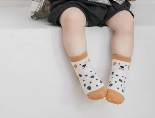 Vista 2 de Calcetines para bebé, antideslizantes, mezcla de algodón, elásticos, unisex para niños y niñas, de 0 a 5 años (paquete de 2 pares)