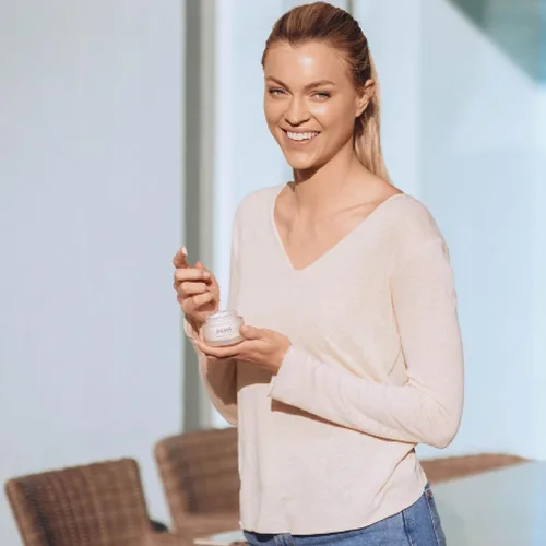 Vista 7 de AHAVA Crema de ácido hialurónico 24/7: hidratación duradera desde dentro y por fuera, aumenta la hidratación, suaviza y refina la textura