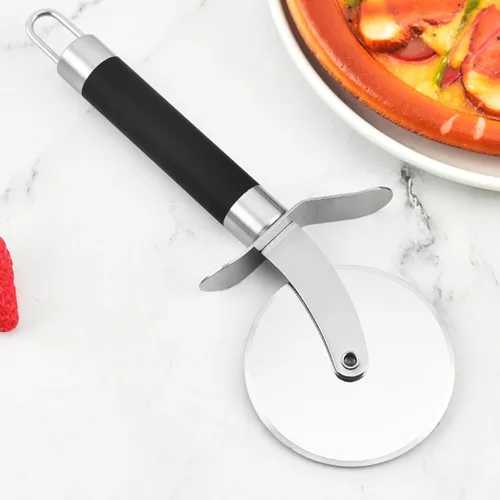 Vista 5 de Rueda de pizza clásica con hoja afilada, ideal para cortar costras, pasteles y más, equipada con protector de dedos integrado para un cortador
