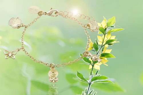 Vista 3 de Pulsera de abalorios para niña con acabado dorado