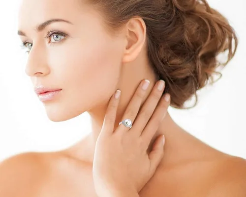 Vista 2 de The Pearl Source Anillo de perlas cultivadas de agua dulce para mujer con botón y circonita cúbica en plata de ley, Perla