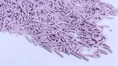 Vista 3 de Arena para gatos Tofu con aroma a lavanda 5.5 libras, lata. Se puede tirar por el inodoro o desagües, arena para gatos de bajo seguimiento