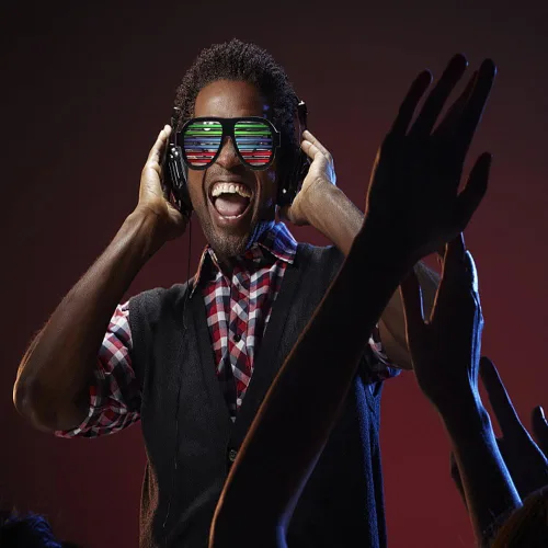 Vista 7 de Glowseen - Lentes de obturación iluminadas reactivas con sonido recargables por USB color negro