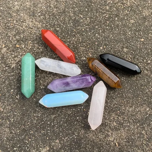 Vista 4 de YGLINE Juego de varitas de cristales curativos, piedras preciosas de cristal Reiki, piedra de chakra, prisma facetado puntiagudo, terapia