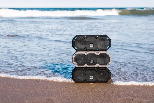 Vista 5 de Altec Lansing LifeJacket Jolt - Altavoz Bluetooth impermeable, altavoz duradero y portátil con carga inalámbrica Qi y asistente de voz, negro