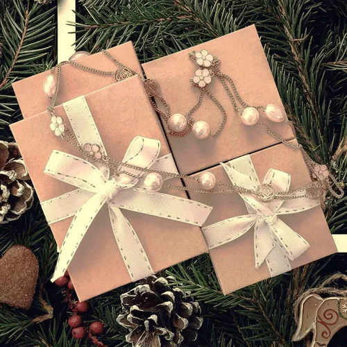 Vista 2 de R J Displays - Paquete de 12 cajas de regalo de cartón de papel kraft rellenas de algodón, 3 x 2 x 1 pulgada, tamaño #32
