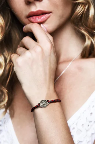 Vista 3 de La Salud De La Mujer Salomón sello amuleto en plata sobre de macramé pulsera con rojo cadena