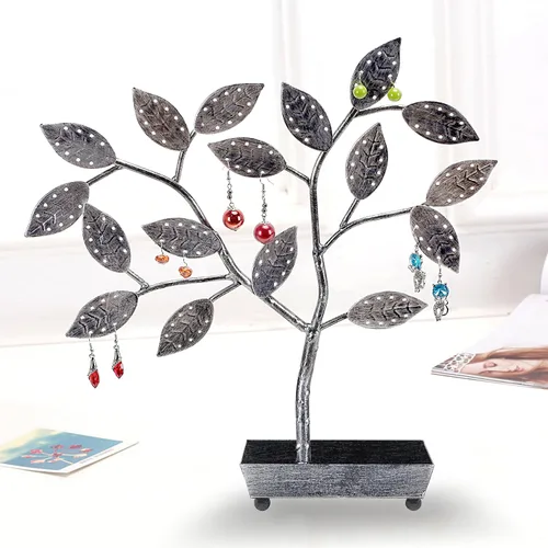 Vista 2 de MyGift Soporte de exhibición de aretes de árbol de joyería colgante de metal plateado, organizador de pulseras con bandeja para anillos