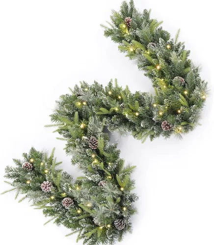 Vista 12 de Guirnalda de Navidad preencendida de 9 pies con bayas y bolas doradas, piña, flor dorada y 50 luces LED blancas suaves que funcionan