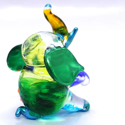 Vista 4 de Figuras pequeñas en miniatura pintadas a mano de elefante sentado en vidrio soplado, decoración del hogar, colección de animales, regalo (azul verde)