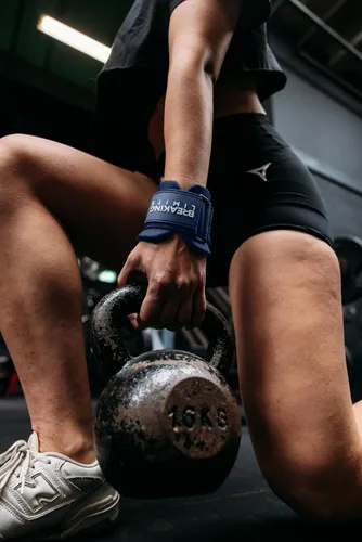 Vista 2 de Breaking Limits Ganchos de elevación para levantamiento de pesas (par) - Ganchos de muñeca para levantamiento de pesas, gimnasio, peso muerto