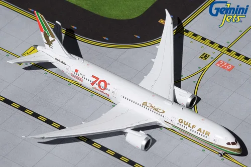 Vista 2 de GeminiJets Boeing 787-9 Avión comercial Gulf Air - 70 aniversario blanco con gráficos 1/400 modelo de avión fundido a troquel