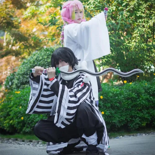 Vista 4 de Iguro - Disfraz de cosplay para adultos, kimono, bata, uniforme de Halloween, conjunto completo con peluca