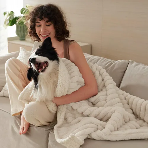 Vista 2 de Bedsure ComfyFleece® - Mantas impermeables para perros grandes, 50 x 60 pulgadas, color crema