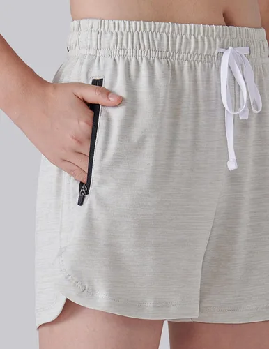 Vista 4 de Paquete de 4 pantalones cortos deportivos para niñas de 3 pulgadas, pantalones cortos de fútbol para niñas, ropa deportiva con bolsillos