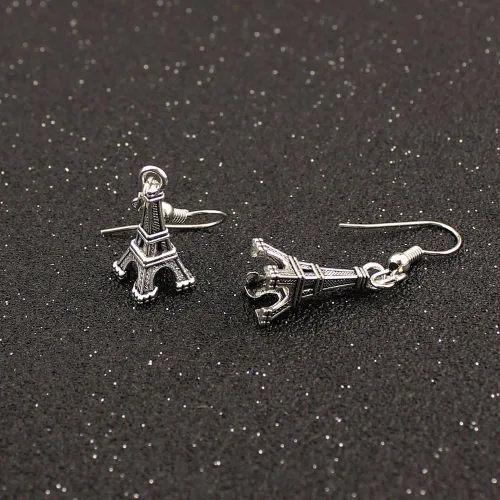 Vista 2 de Pendientes largos chapados en plata envejecida con diseño de torre Eiffel 3D estilo vintage