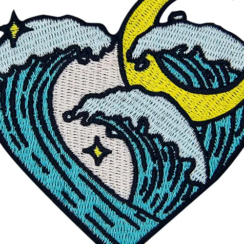 Vista 2 de El gran parche de onda de corazón bordado con apliques para planchar y coser emblema