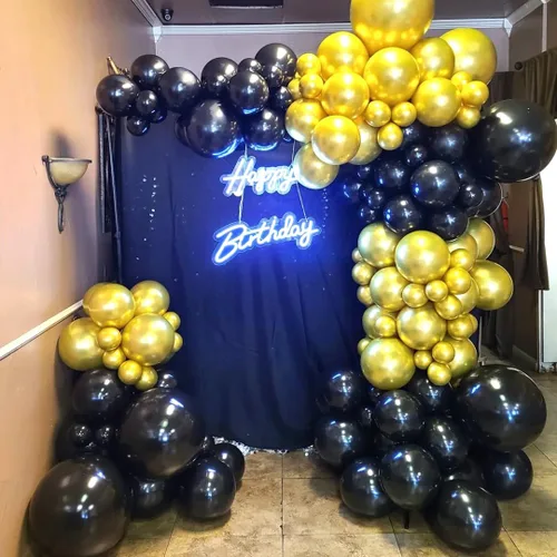 Vista 6 de Globos negros y dorados, 50 globos de confeti negro y dorado de 12 pulgadas, decoraciones de fiesta para cumpleaños, graduación, Año Nuevo, boda