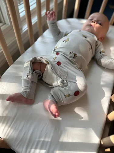 Vista 46 de GUNAMUNA Pijama unisex convertible ultrasuave para bebé, mameluco con cremallera para pañales, recién nacido a 24 meses