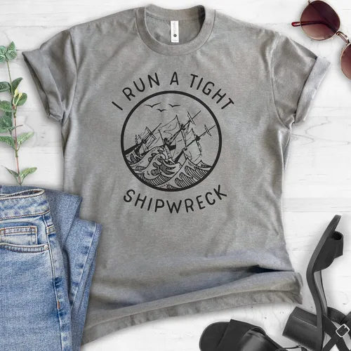 Vista 2 de Evertree Clothing I Run A Tight Shipwreck Shirt, camiseta unisex para hombre, camiseta divertida de mamá, camiseta para el día de la madre, linda