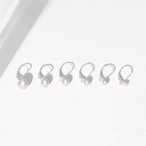 Vista 7 de Tienda Essentials Aretes de plata de ley con palanca de bola (anteriormente colección Tienda)
