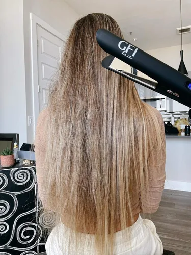 Vista 3 de GFI Plancha para el cabello, elemento calefactor turbo, plancha plana de titanio, alisa, riza cualquier tipo de cabello, control de temperatura