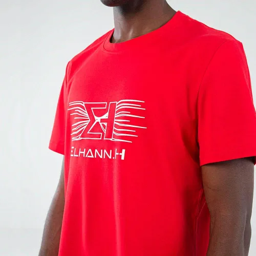 Vista 5 de Una camiseta que muestra el espíritu Elhann-H para un aspecto masculino elegante