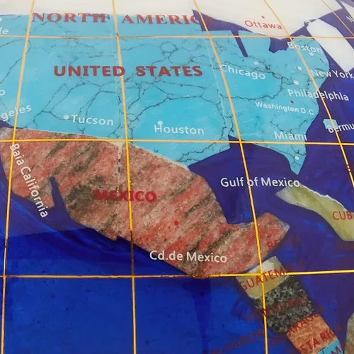 Vista 5 de Unique Art - Globo del mundo con piedras preciosas Bahama de 13 pulgadas de alto, con trípode dorado