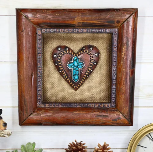 Vista 5 de Ebros Gift Rocas rústicas del suroeste del suroeste turquesa con cruz y corazón de imitación de cuero de encaje de madera para decoración de pared