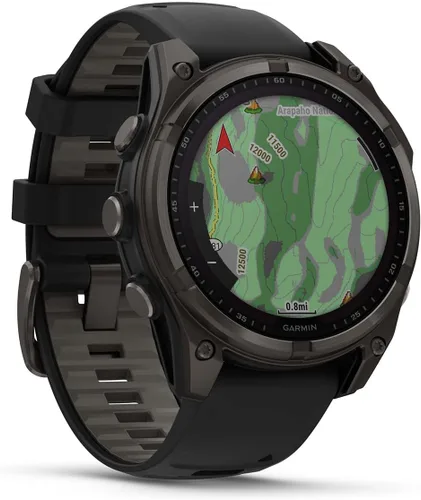 Vista 8 de Garmin Fenix 8 (gris carbón, 1.850 in) paquete de auriculares GPS con Zafiro solar (gris carbón DLC Titanio)