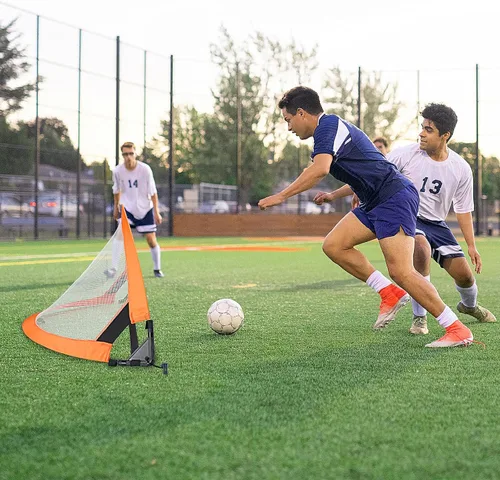 Vista 4 de Win SPORTS Redes de fútbol portátiles plegables Pop Up Pro 2 con estuche de transporte y conos de entrenamiento, práctica en patio trasero, escuela
